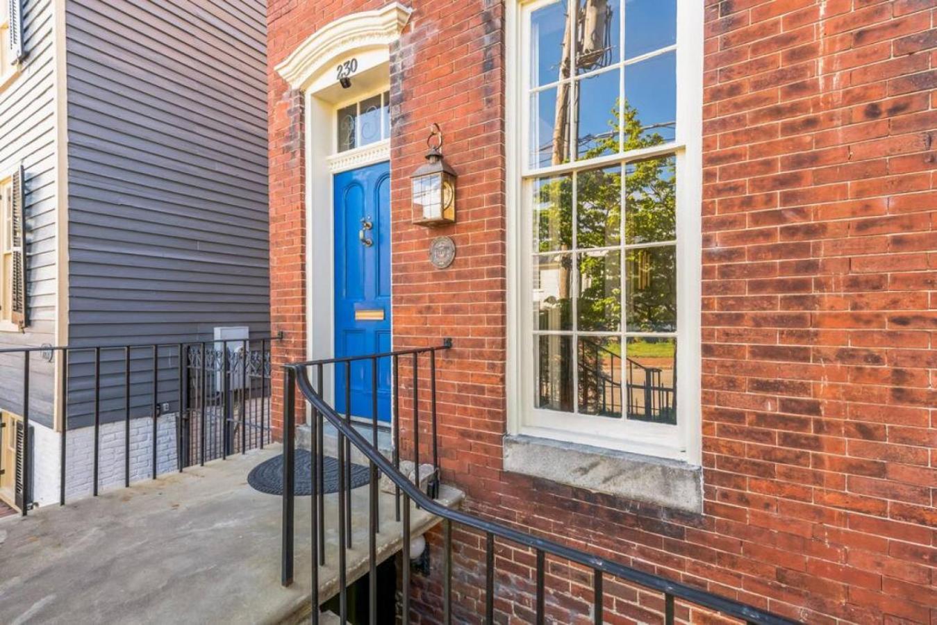 Historic Petersburg Row Home Exterior photo