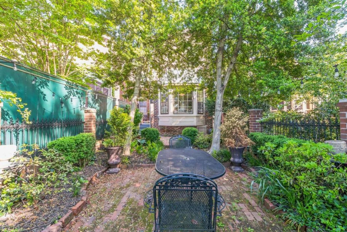 Historic Petersburg Row Home Exterior photo