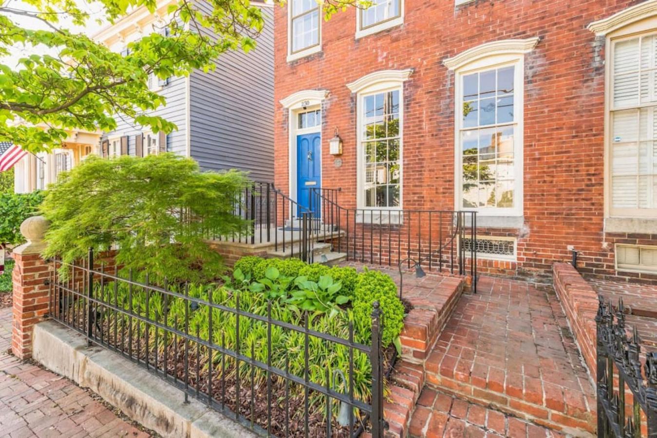 Historic Petersburg Row Home Exterior photo