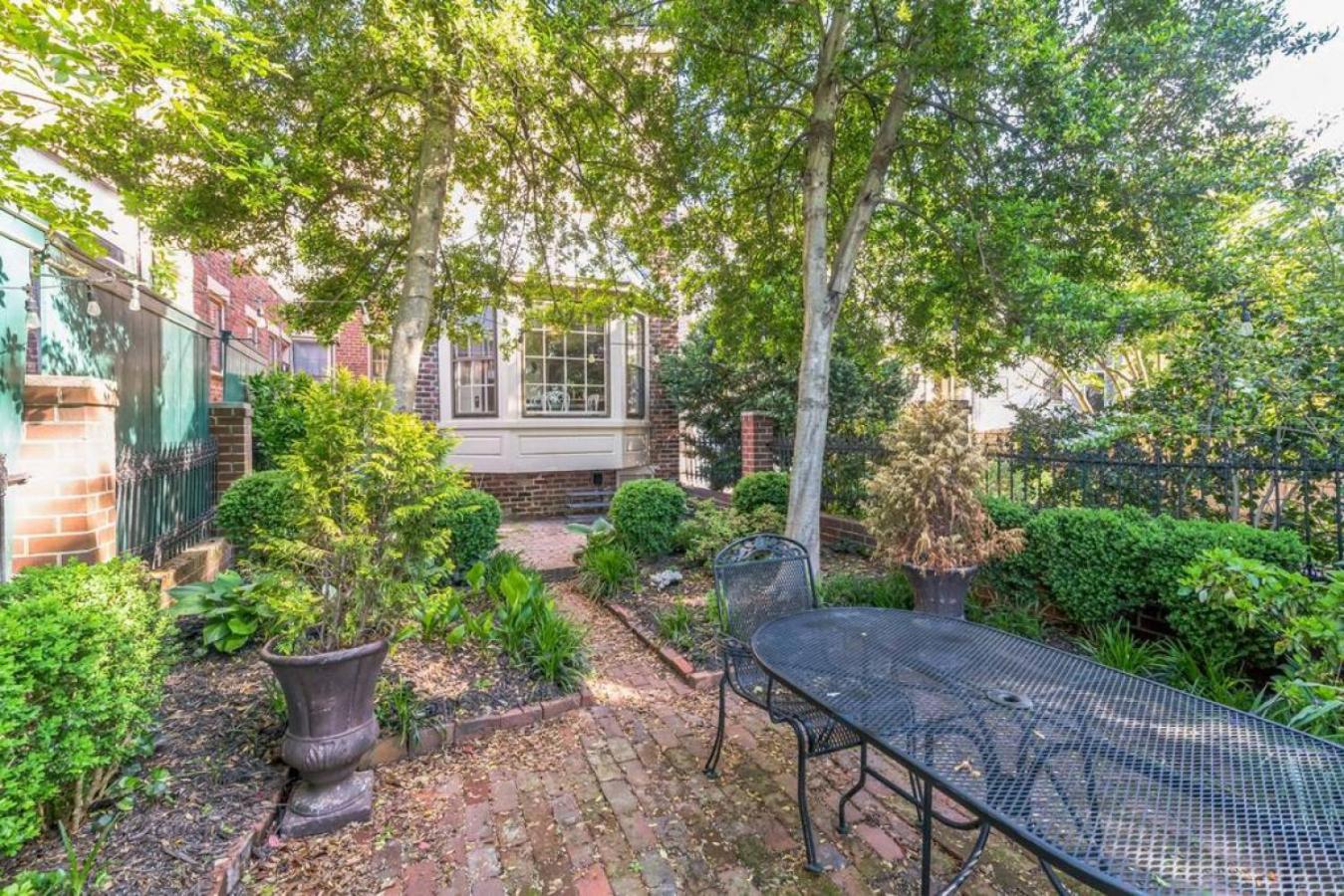 Historic Petersburg Row Home Exterior photo