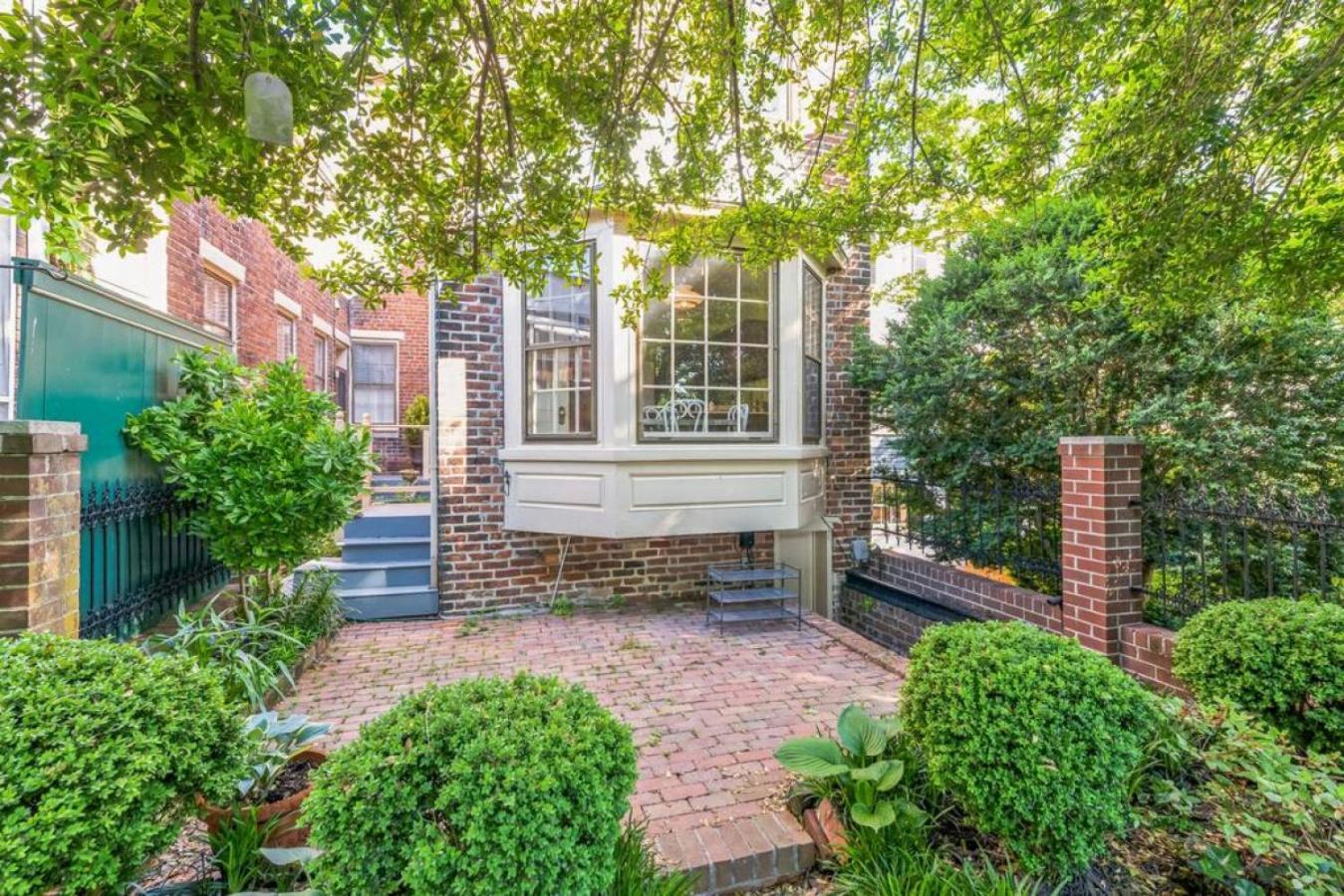 Historic Petersburg Row Home Exterior photo